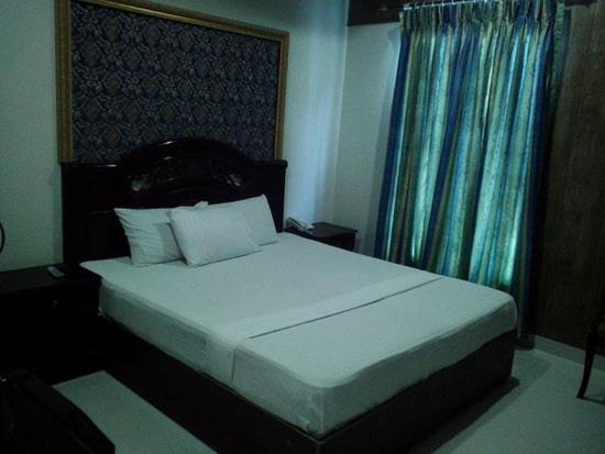 Quick Continental Hotel - Jail Road Lahore Bagian luar foto