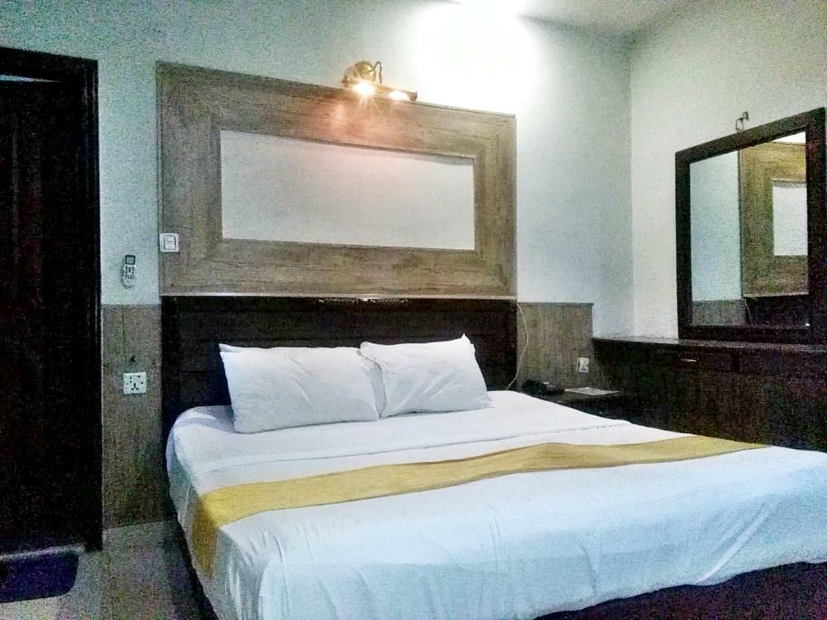 Quick Continental Hotel - Jail Road Lahore Bagian luar foto