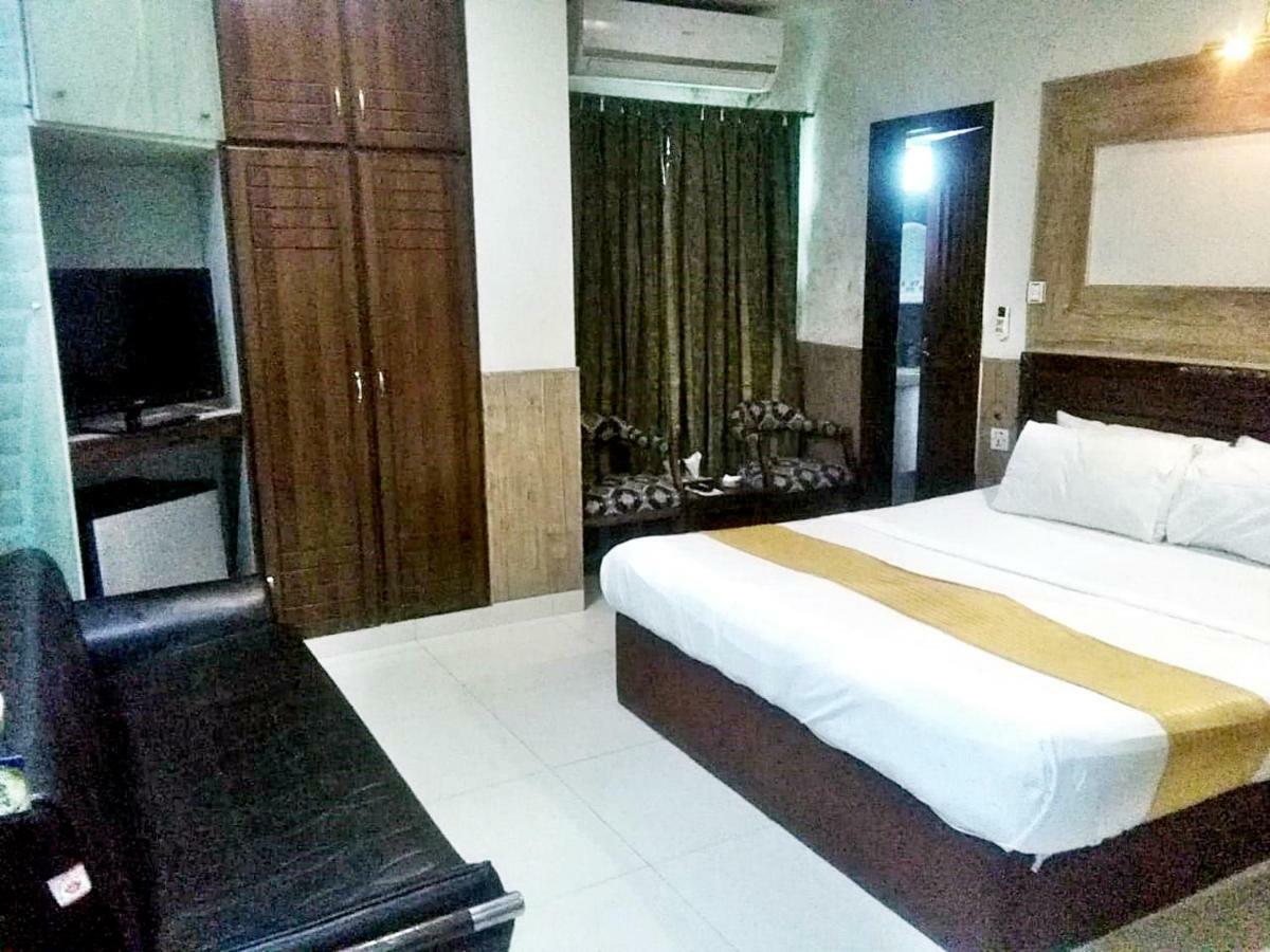Quick Continental Hotel - Jail Road Lahore Bagian luar foto