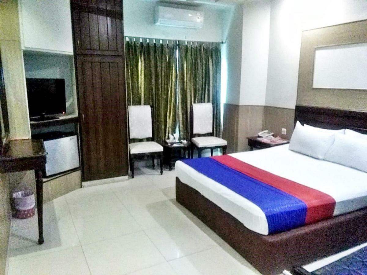 Quick Continental Hotel - Jail Road Lahore Bagian luar foto