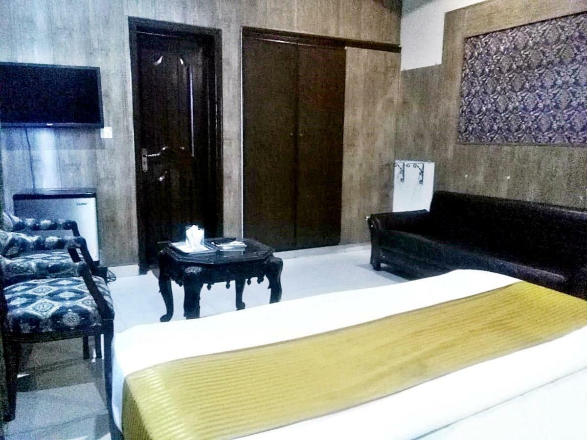 Quick Continental Hotel - Jail Road Lahore Bagian luar foto